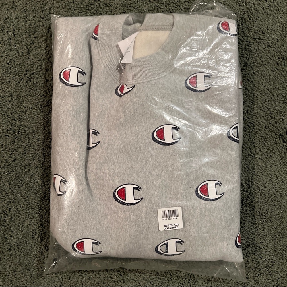 NIB XXL GREY CHAMPION SIGNATURE LOGO SWEATSHIRT